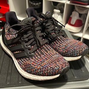 LIKE NEW COLORFUL ADIDAS ULTRABOOST
